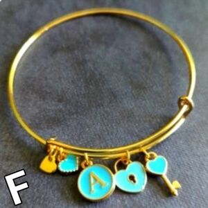 bite & pout "F" Charm Bangle